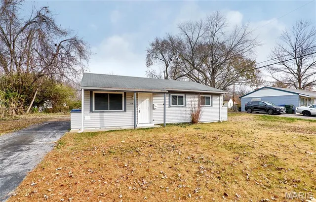 $1,300 | 665 Central Parkway, Florissant, MO 63031