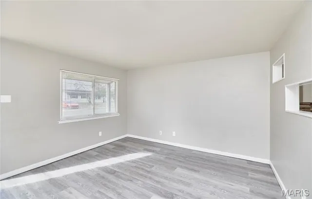 $1,300 | 665 Central Parkway, Florissant, MO 63031