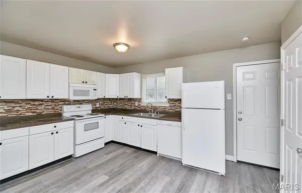$1,300 | 665 Central Parkway, Florissant, MO 63031