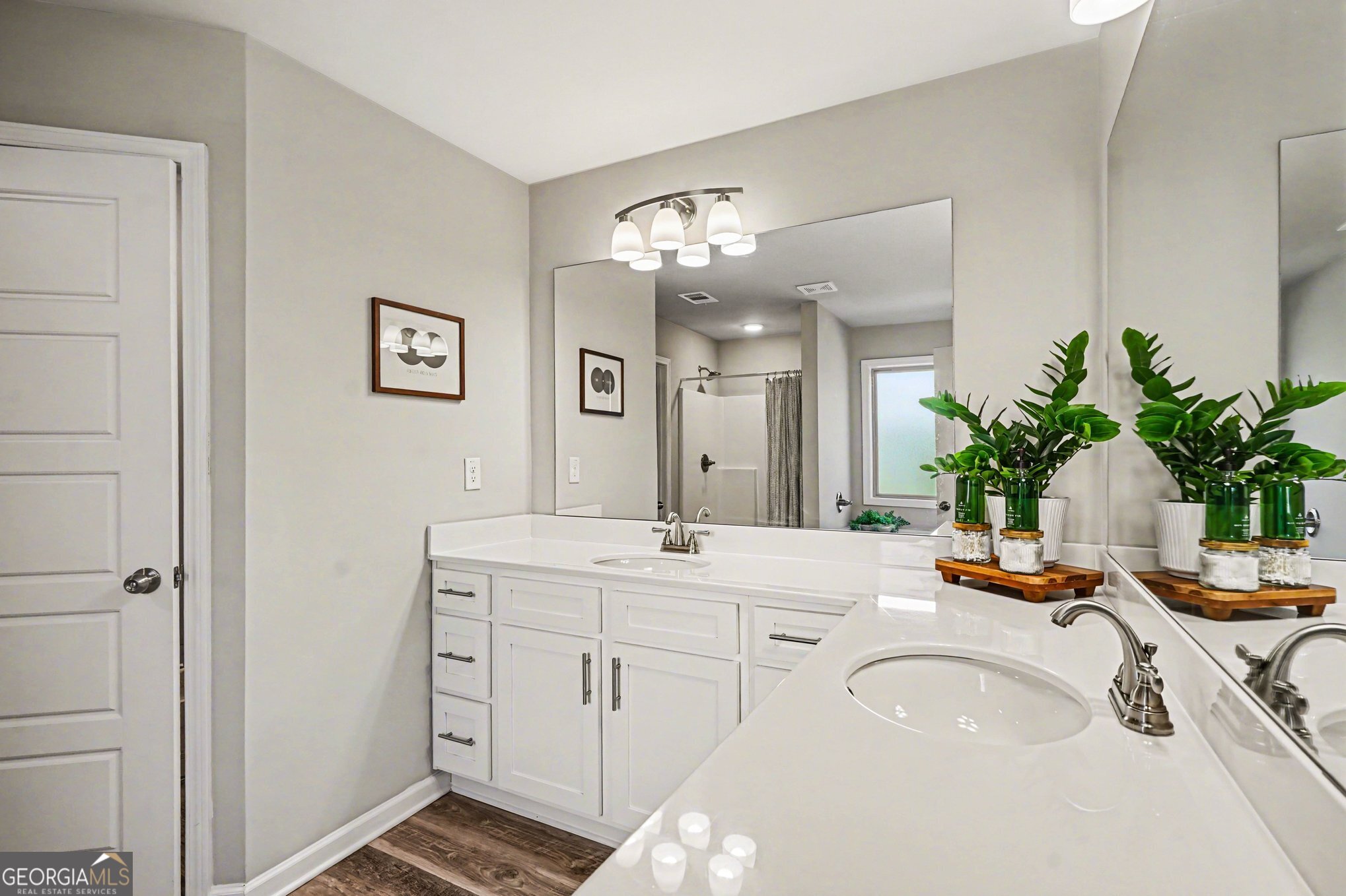 994 Lakeview Drive Commerce, GA 30529 - Photo 22 of 42 a bathroom with a sink and a mirror