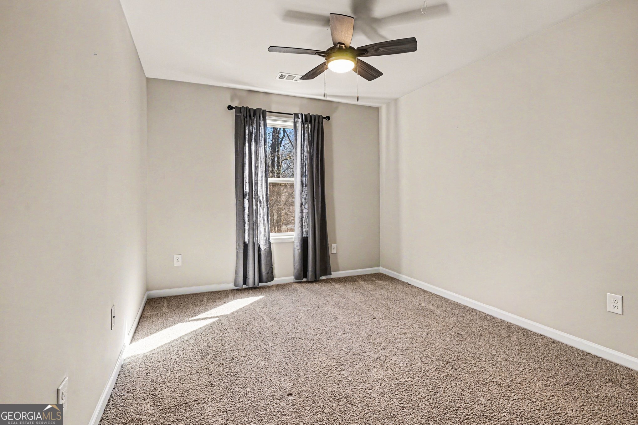 994 Lakeview Drive Commerce, GA 30529 - Photo 26 of 42 an empty room with chandelier fan and windows