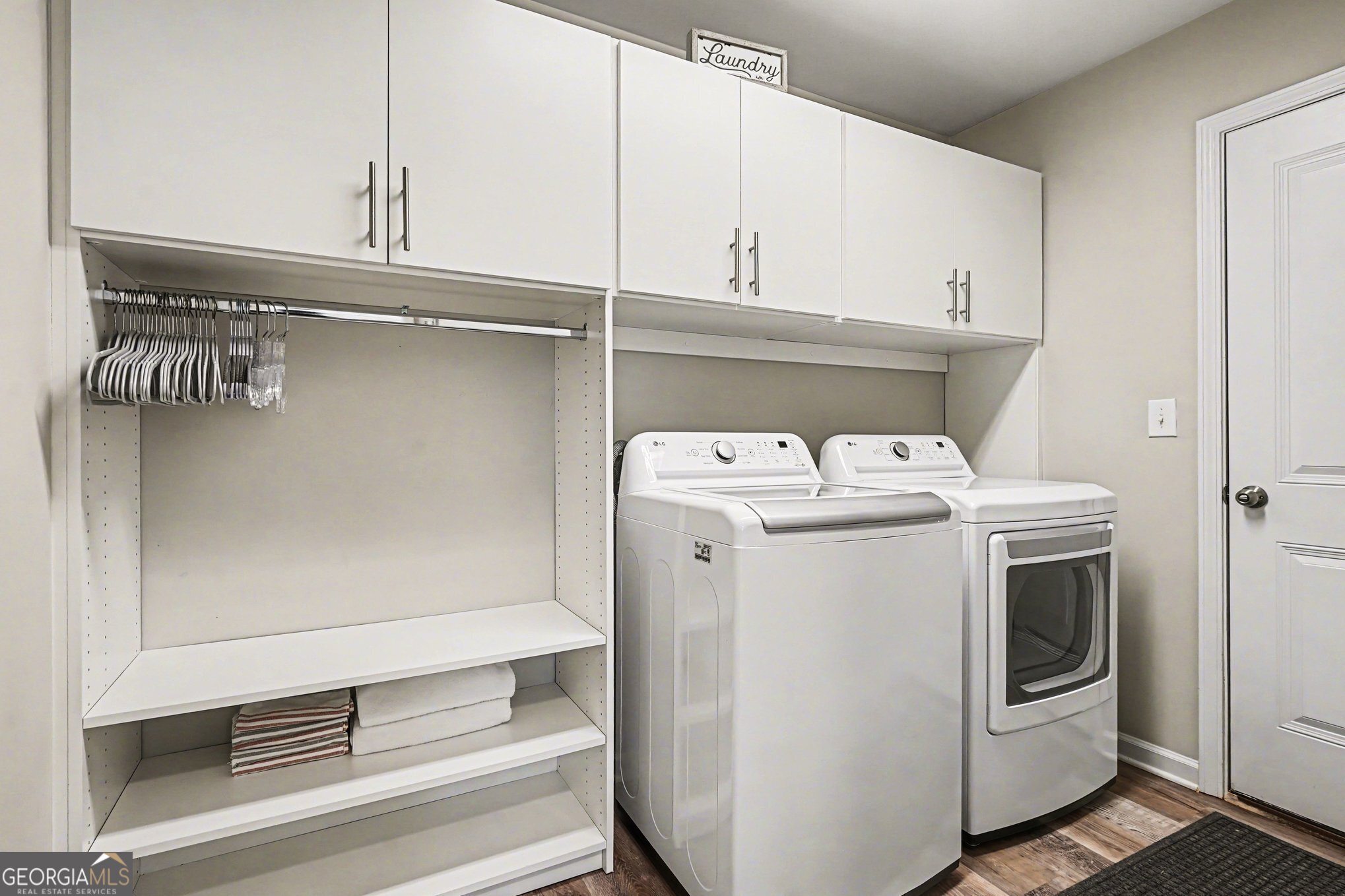 994 Lakeview Drive Commerce, GA 30529 - Photo 33 of 42 a utility room with dryer and washer