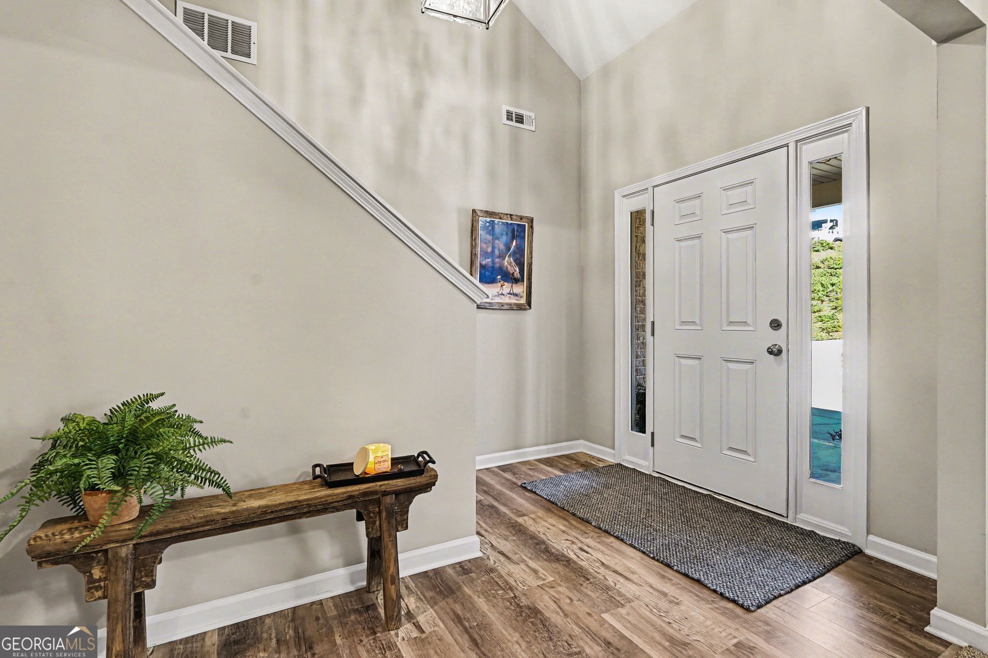 994 Lakeview Drive Commerce, GA 30529 - Photo 5 of 42 a living room with furniture and a potted plant