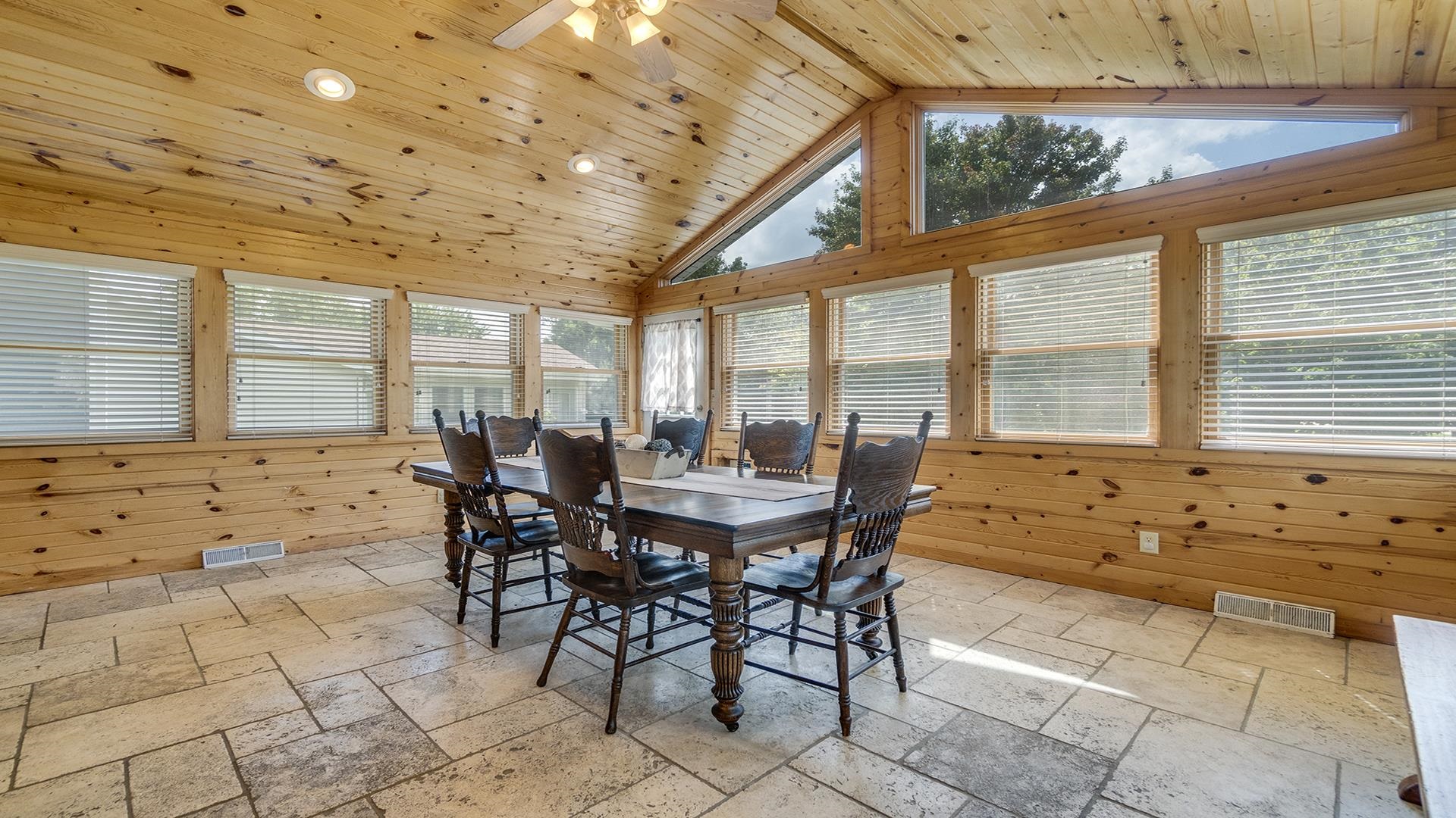 916 Brandy Bend Road Roscoe, IL 61073 - Photo 15 of 44 Gallery Image 15