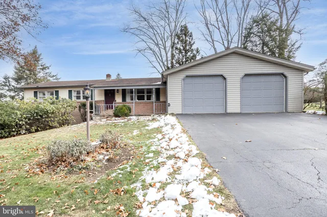 $300,000 | 32 Bishop Road, Mechanicsburg, PA 17055