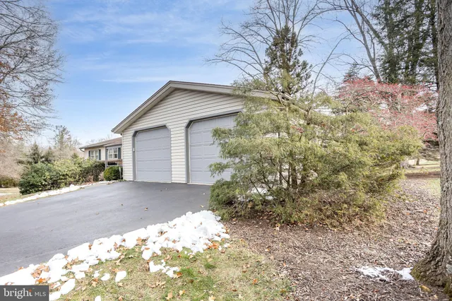 $300,000 | 32 Bishop Road, Mechanicsburg, PA 17055