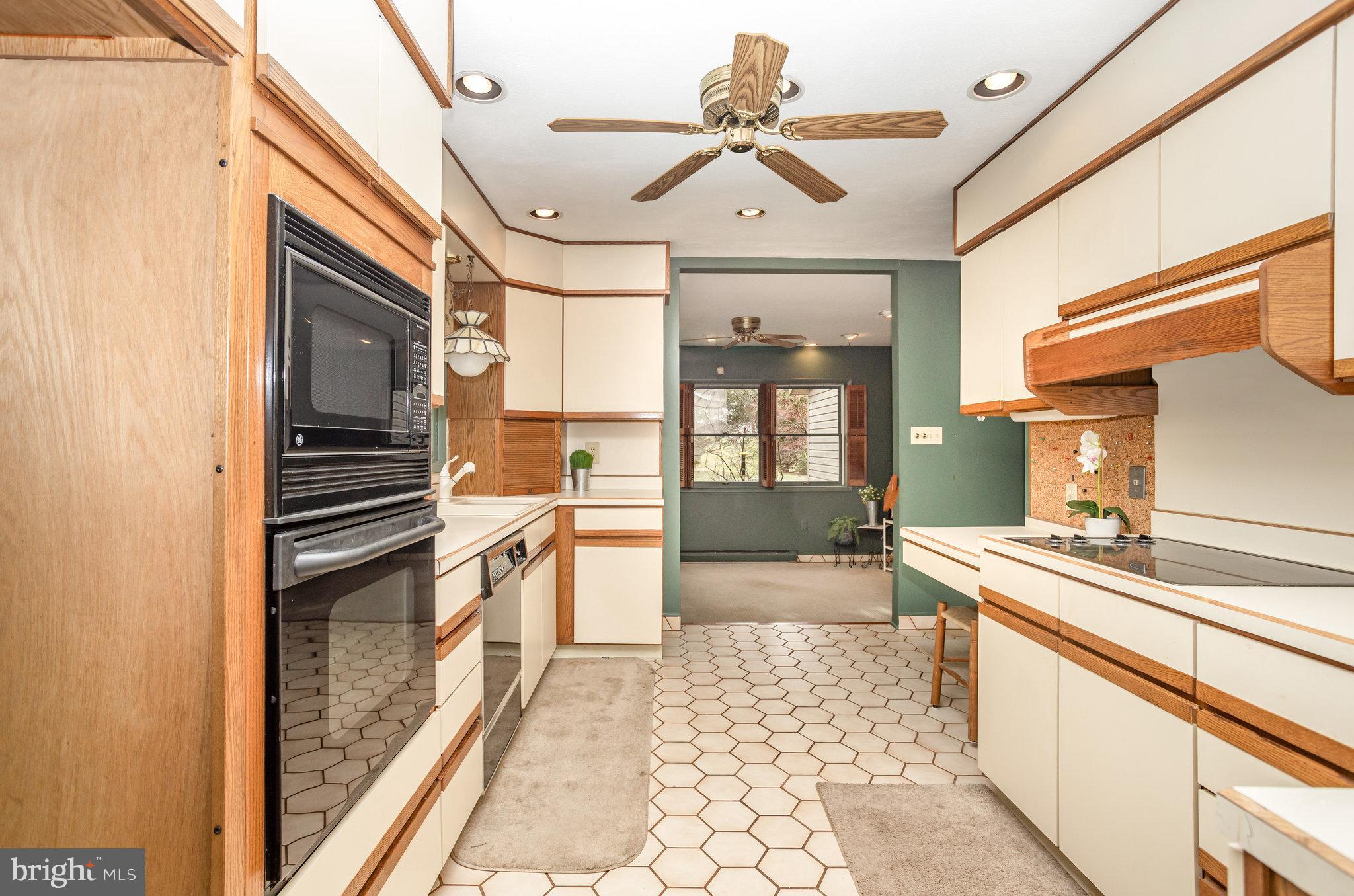 32 Bishop Road Mechanicsburg, PA 17055 - Photo 4 of 31 a kitchen with a stove a sink and a refrigerator