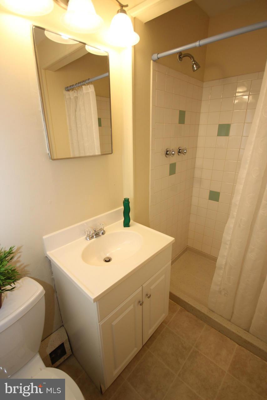 2000 Gatewood Place Silver Spring, MD 20903 - Photo 27 of 30 Bath