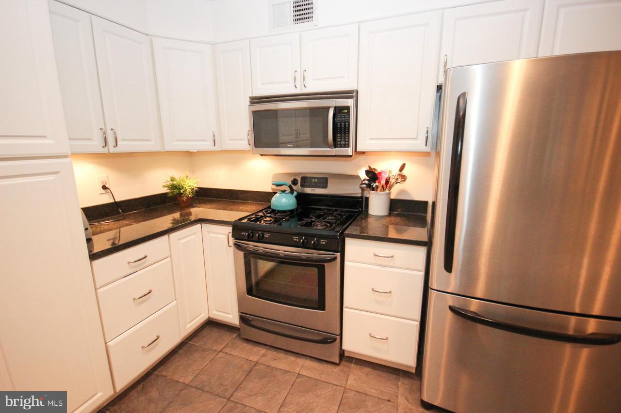 2000 Gatewood Place Silver Spring, MD 20903 - Photo 9 of 30 Kitchen
