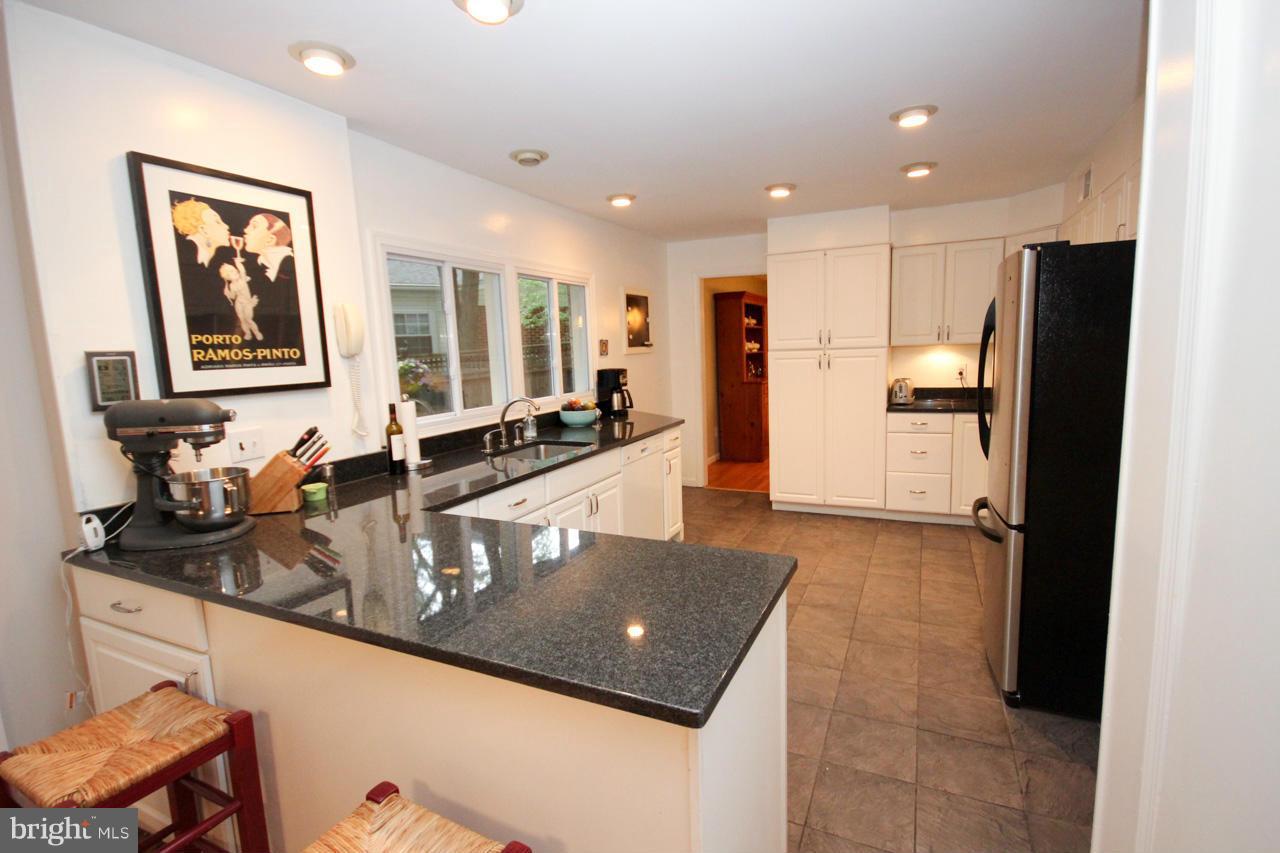 2000 Gatewood Place Silver Spring, MD 20903 - Photo 10 of 30 Kitchen