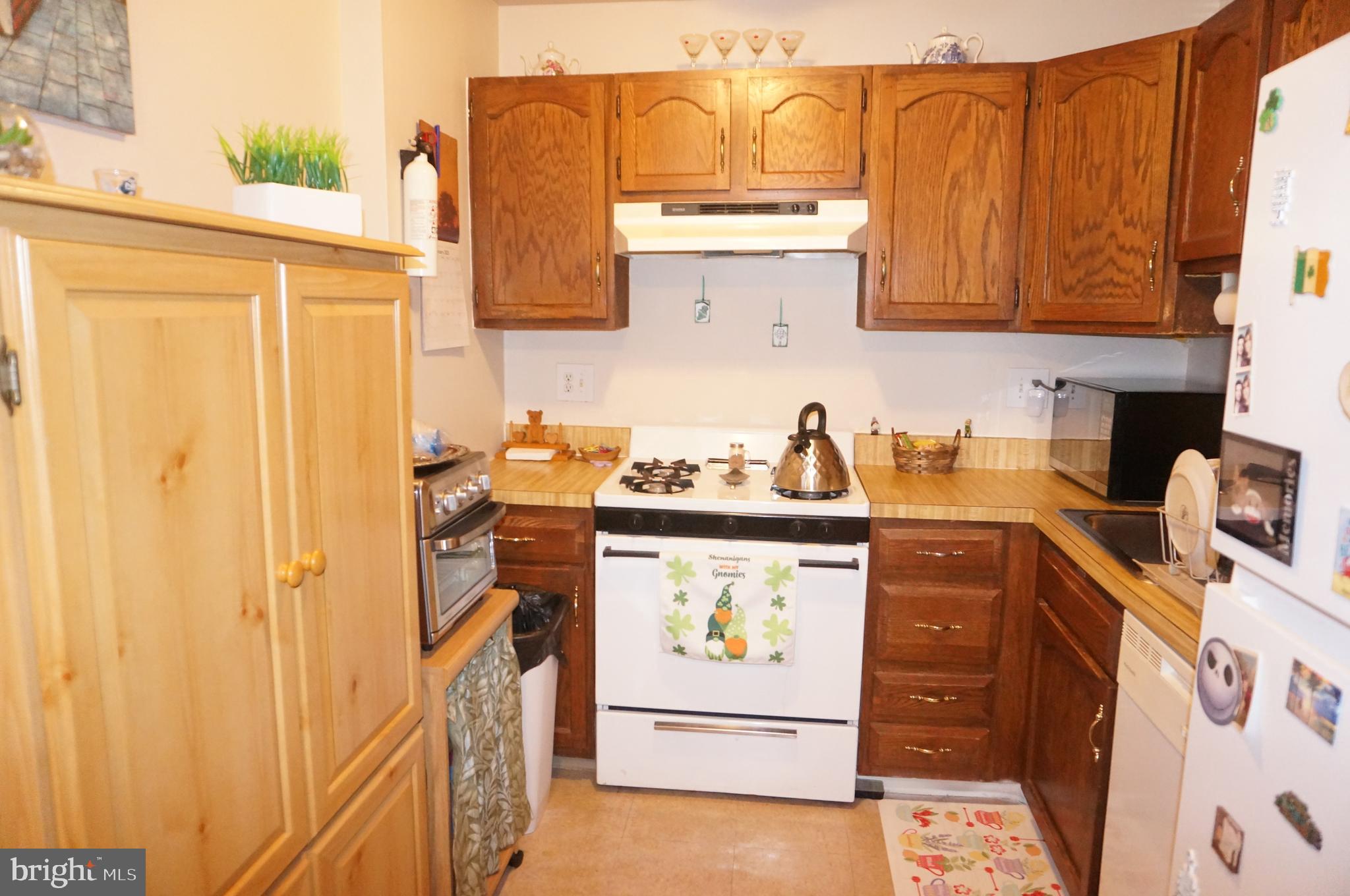 2822 Saxton Road Philadelphia, PA 19114 - Photo 17 of 62 1st Floor Kitchen