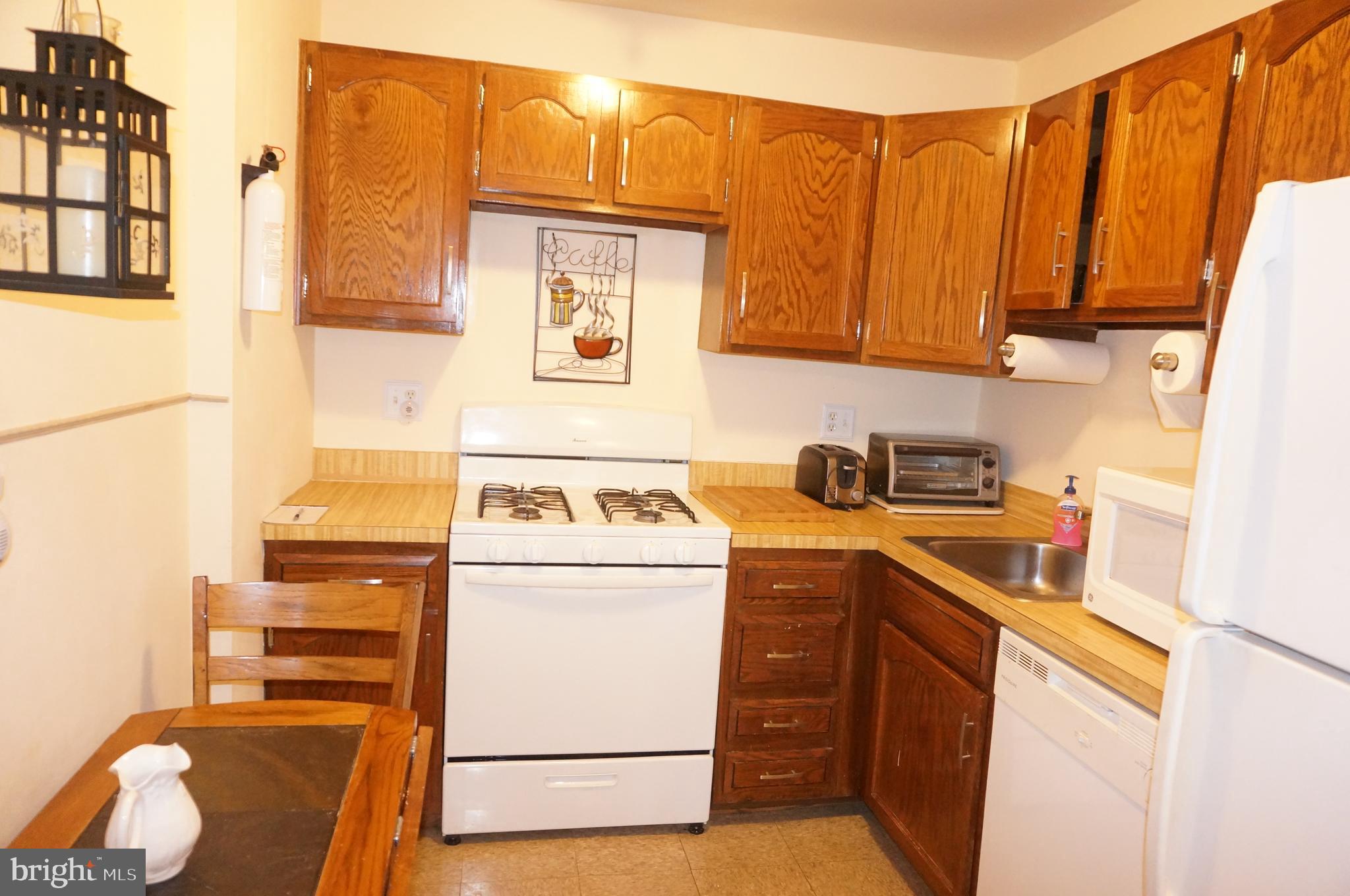 2822 Saxton Road Philadelphia, PA 19114 - Photo 39 of 62 2nd Floor Kitchen
