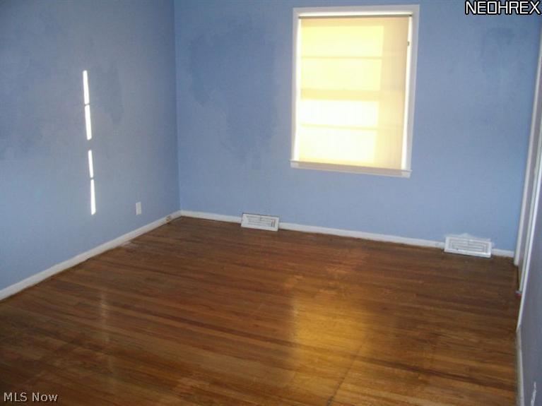 4037 Stonehaven Road Cleveland, OH 44121 - Photo 8 of 22 Gallery Image 8