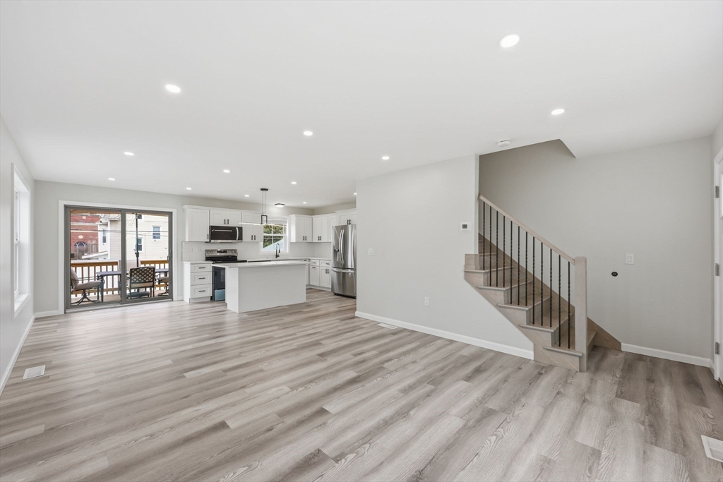 14 Crane Street Springfield, MA 01104 - Photo 6 of 32