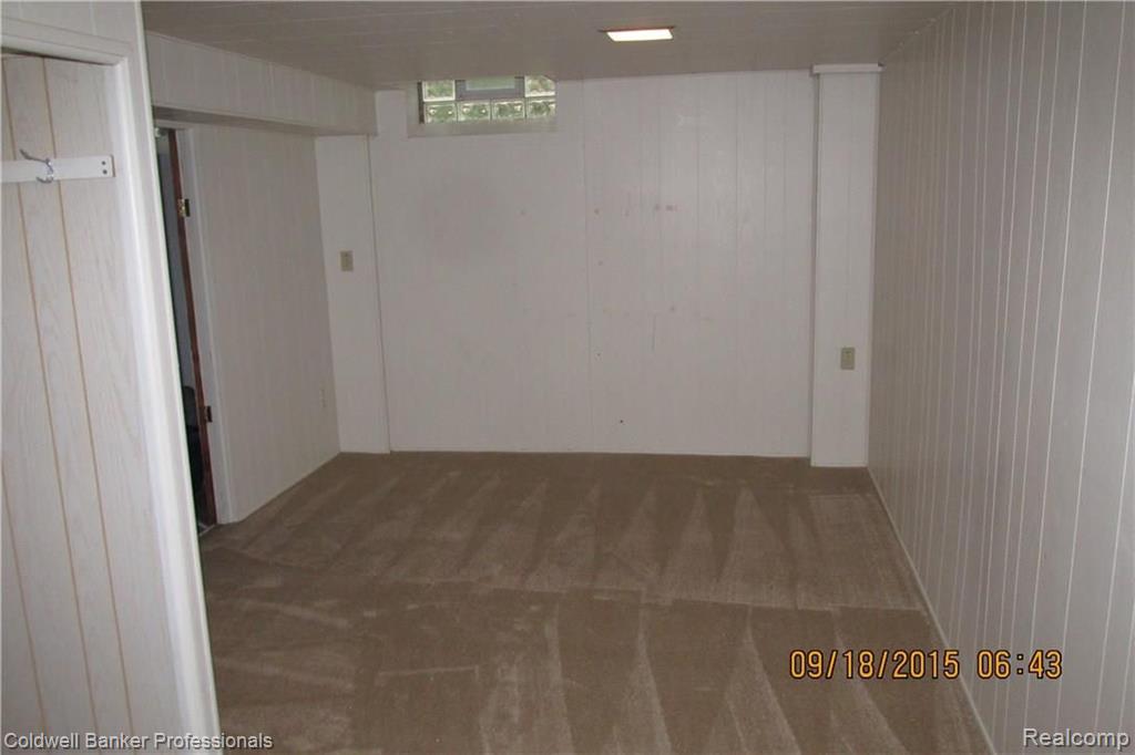 17241 Rougeway Street Livonia, MI 48152 - Photo 26 of 32