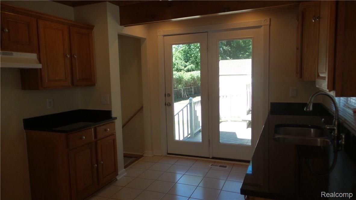 3122 Devondale Road Rochester, MI 48309 - Photo 8 of 27 20160624_104857.jpg