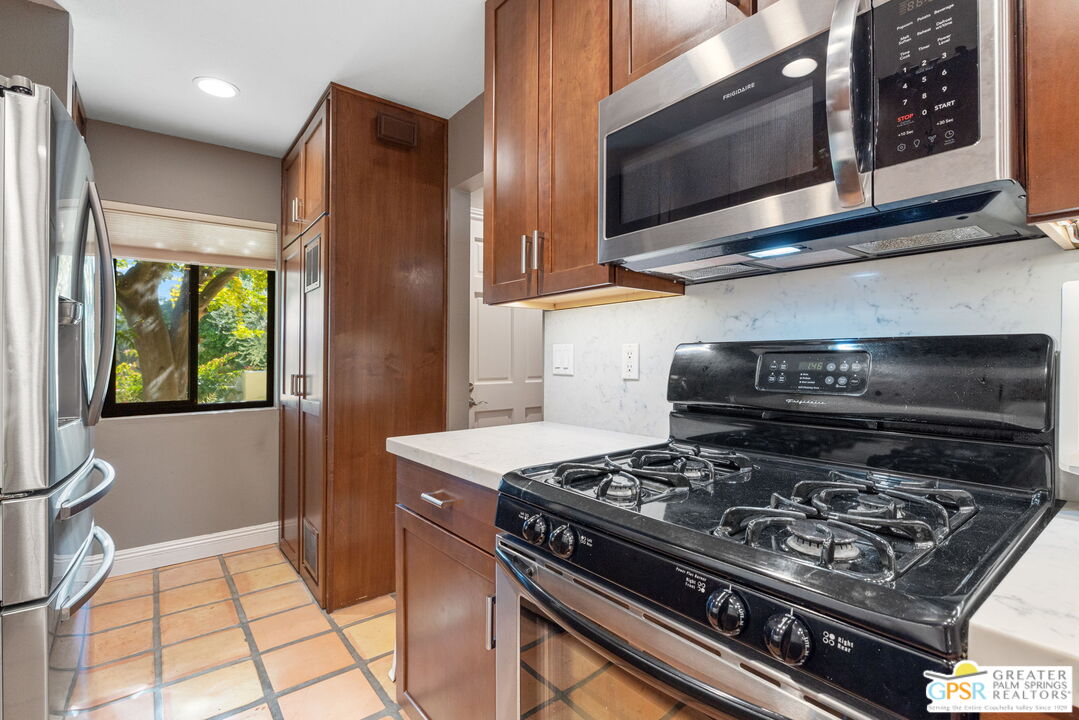 1115 East Alejo Road Palm Springs, CA 92262 - Photo 21 of 40 a stove top oven sitting inside of a kitchen