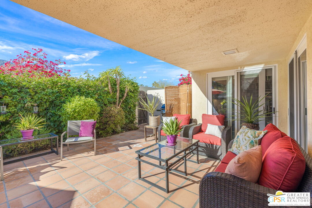 1115 East Alejo Road Palm Springs, CA 92262 - Photo 7 of 40 a backyard of a house with seating space