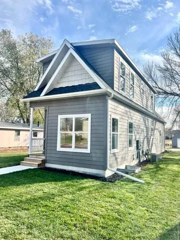 $213,210 | 516 East Elm Street, Redwood Falls, MN 56283