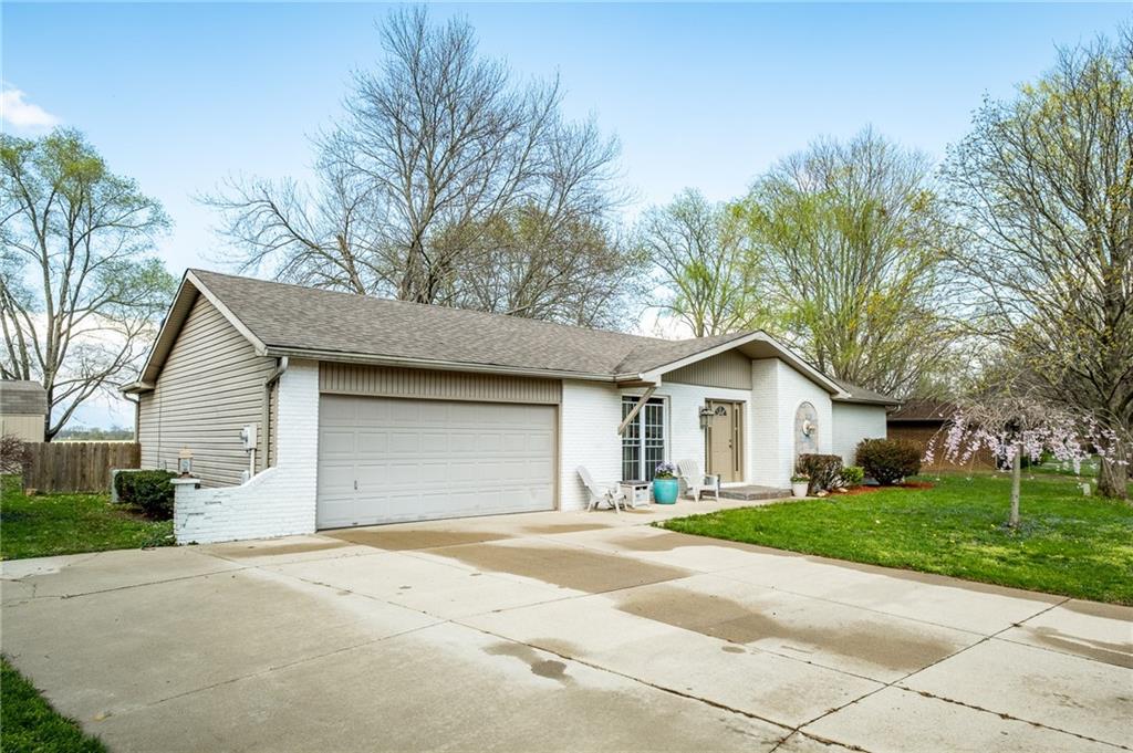 722 North Riverside Drive Columbus, IN 47203 - Photo 39 of 44 Gallery Image 39