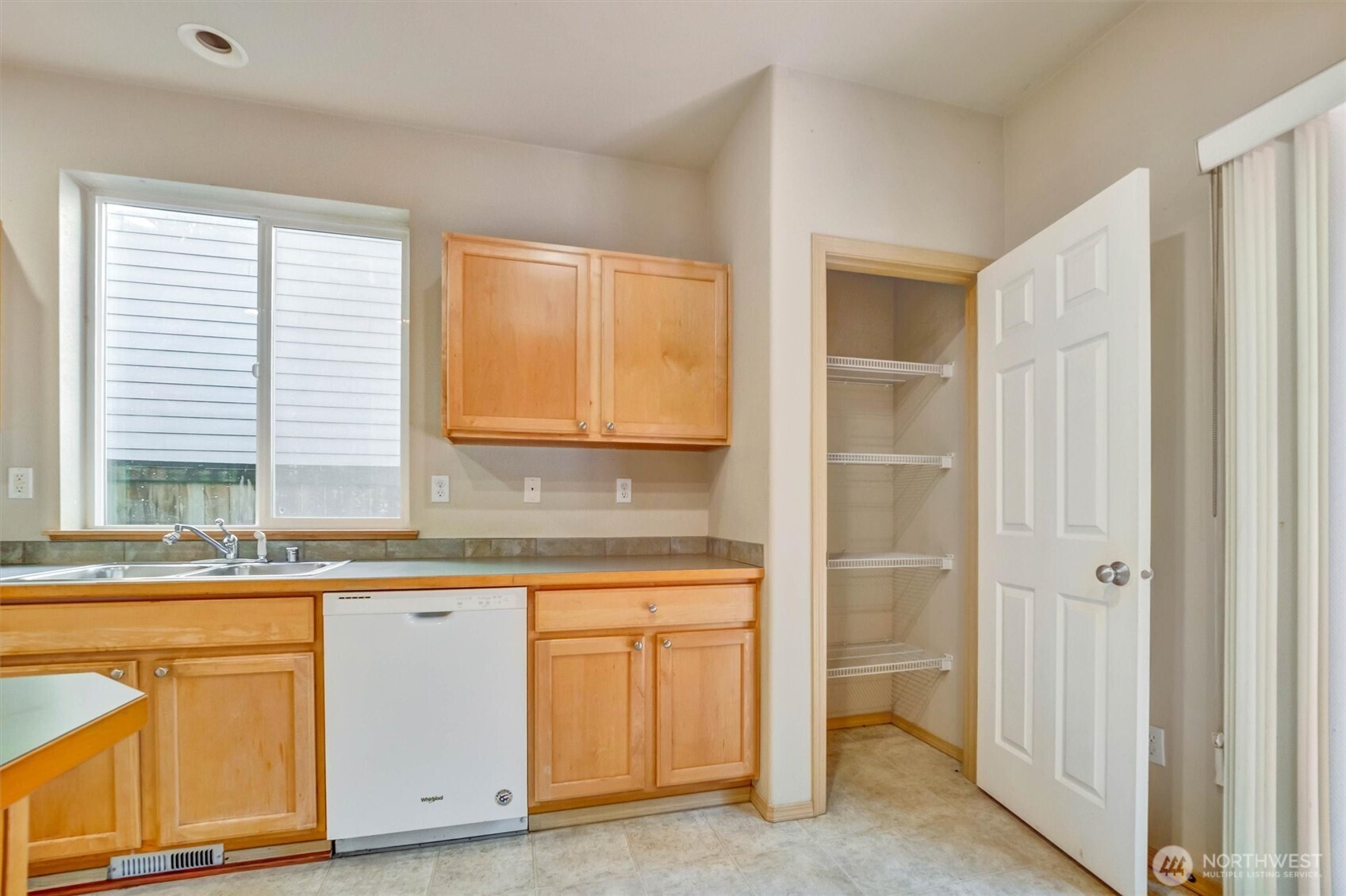 2426 Stafford Way Bothell, WA 98012 - Photo 16 of 40