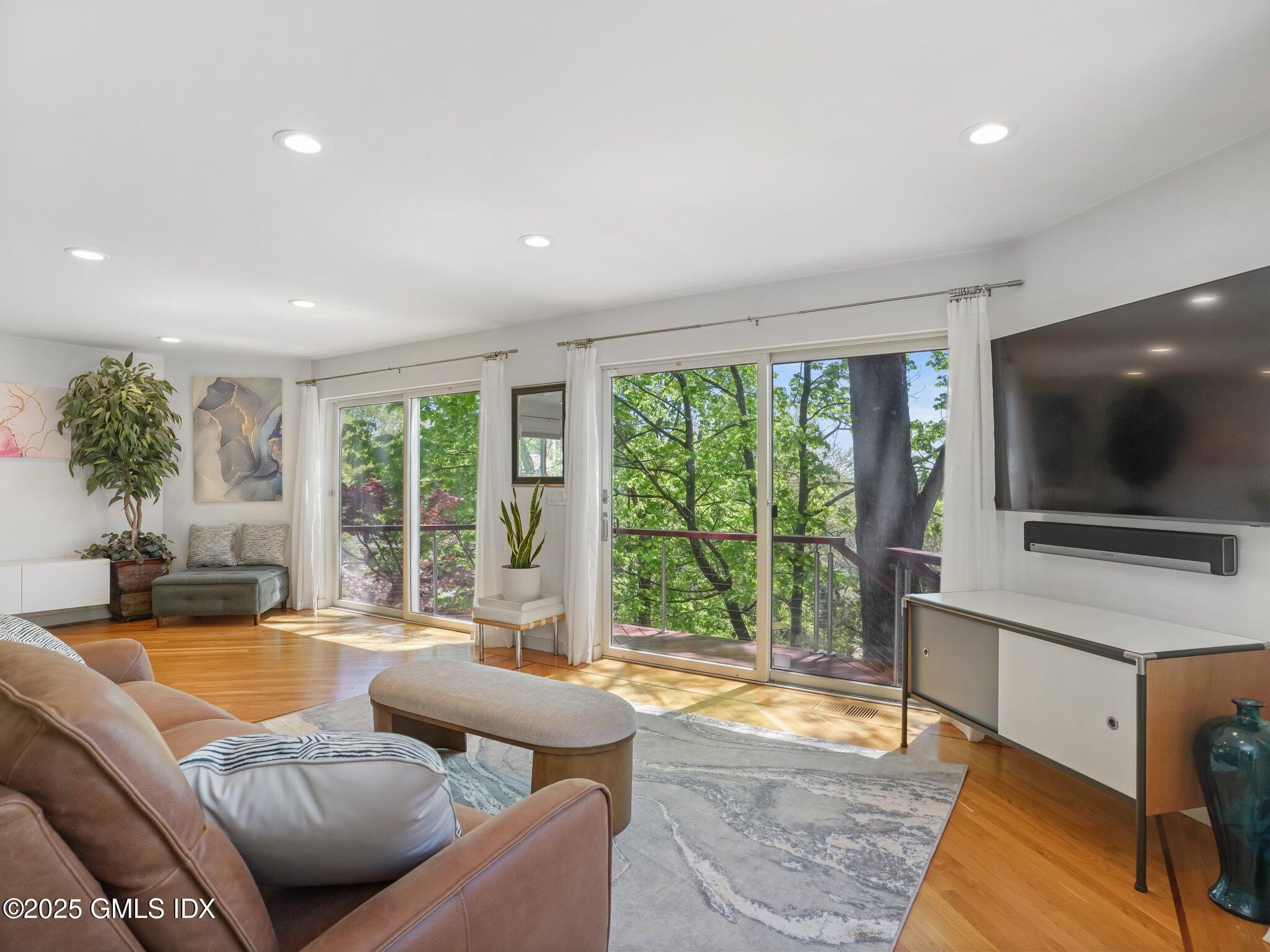 228 Pemberwick Road Greenwich, CT 06831 - Photo 9 of 34 14-web-or-mls-228-pemberwick-rd