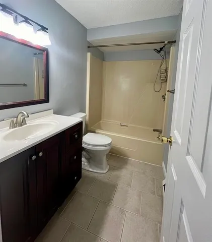 $2,100 | 313 Spring Brook Circle, Portsmouth, NH 03801