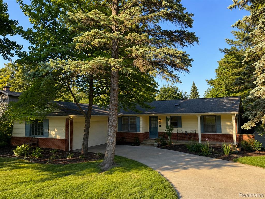 19510 Clement Road Northville, MI 48167 - Photo 3 of 33
