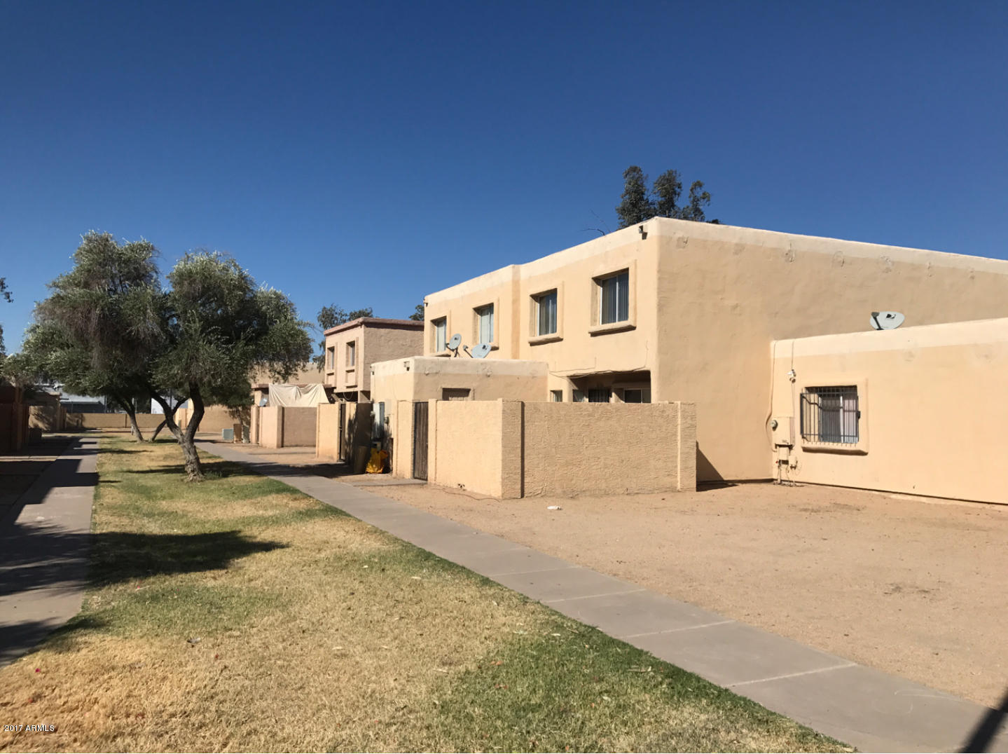 4427 East Riverside Street Phoenix, AZ 85040 - Photo 2 of 20 150886775084c90d1da89247bd985638becd7107