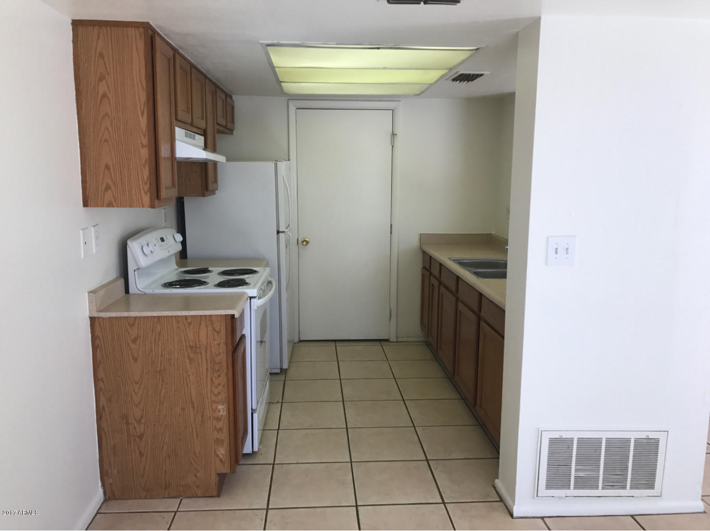 4427 East Riverside Street Phoenix, AZ 85040 - Photo 9 of 20 150886857594ad6d8af89a43f9981c48b533d56f