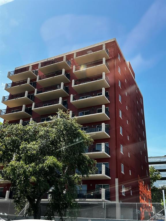 a view of entryway with outdoor space