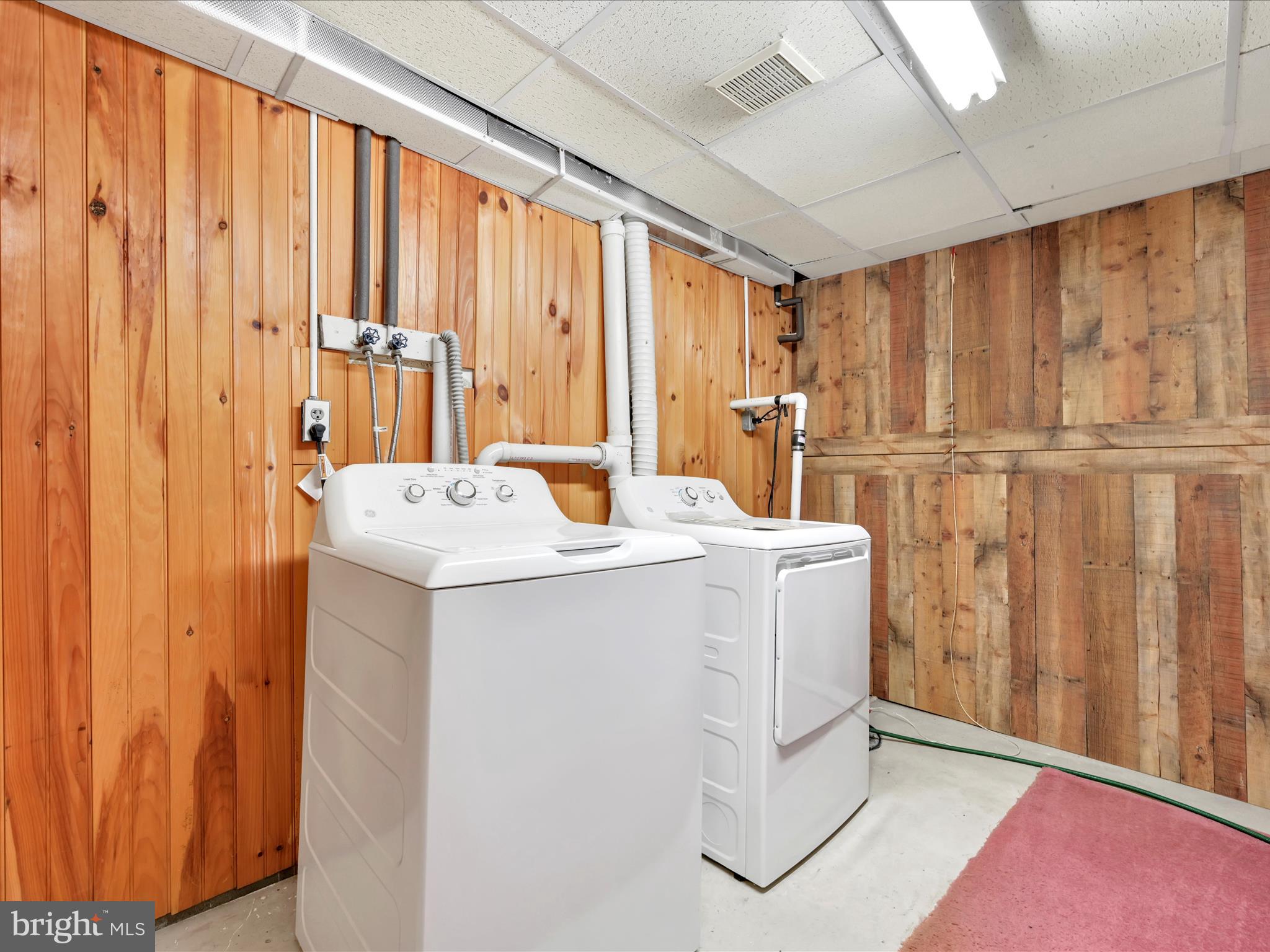 95 Comanche Drive Auburn, PA 17922 - Photo 26 of 33 a utility room with dryer and washer
