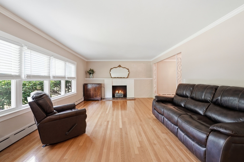 22 Maxdale Road Worcester, MA 01602 - Photo 7 of 34