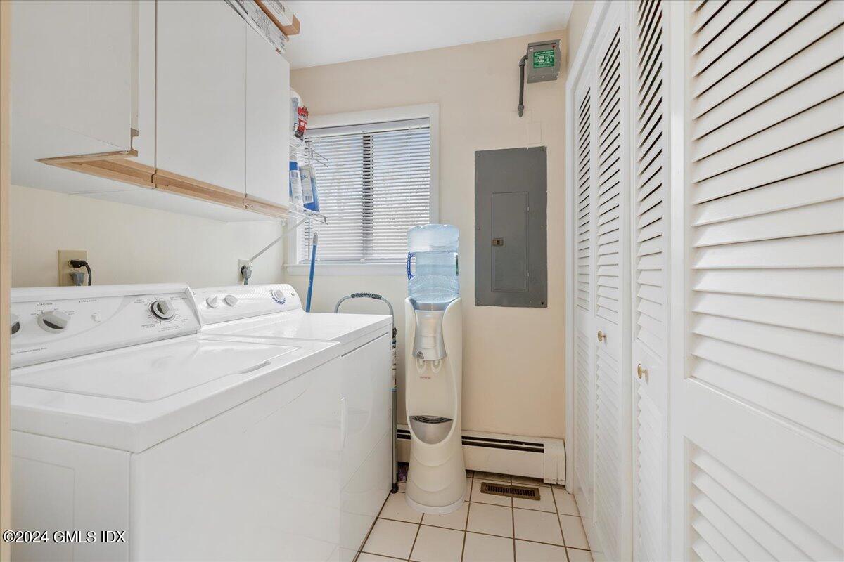 693 Den Road Stamford, CT 06903 - Photo 14 of 32 a utility room with dryer and washer