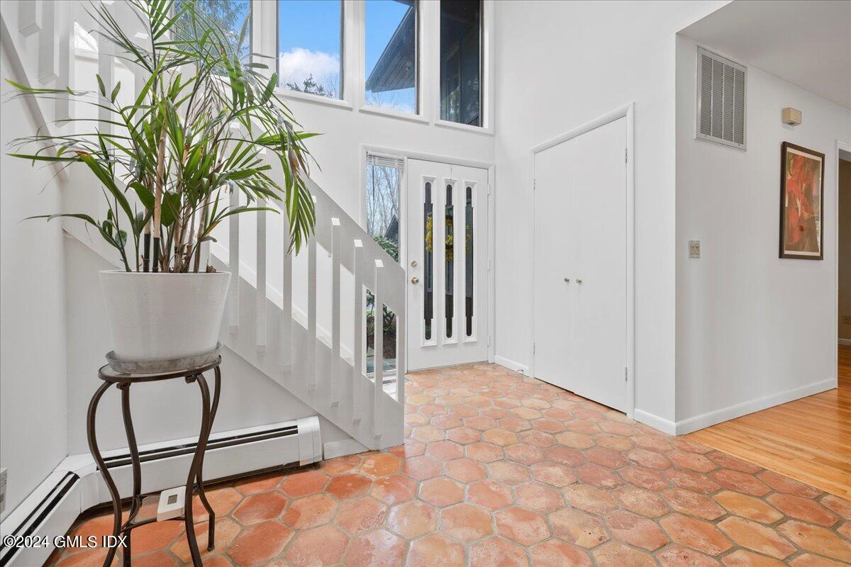 693 Den Road Stamford, CT 06903 - Photo 2 of 32 a view of a interior of the house