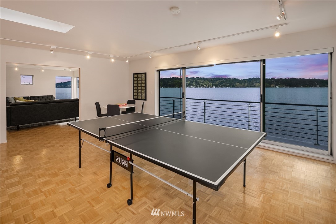 10514 Riviera Place Northeast Seattle, WA 98125 - Photo 14 of 22 Gallery Image 14