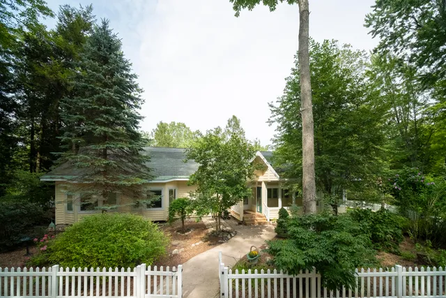 $1,095,000 | 9670 South County Line Road, Manistee, MI 49660