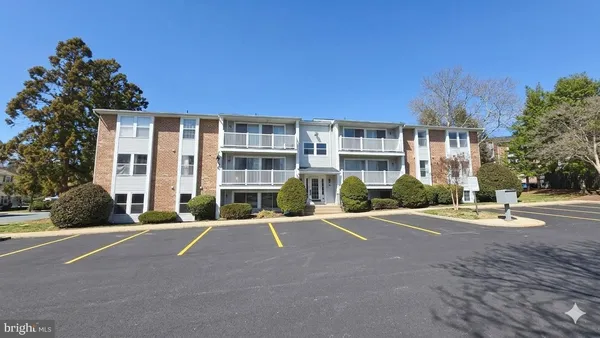 $269,000 | 503 Palmtree Drive, Unit 1, Gaithersburg, MD 20878