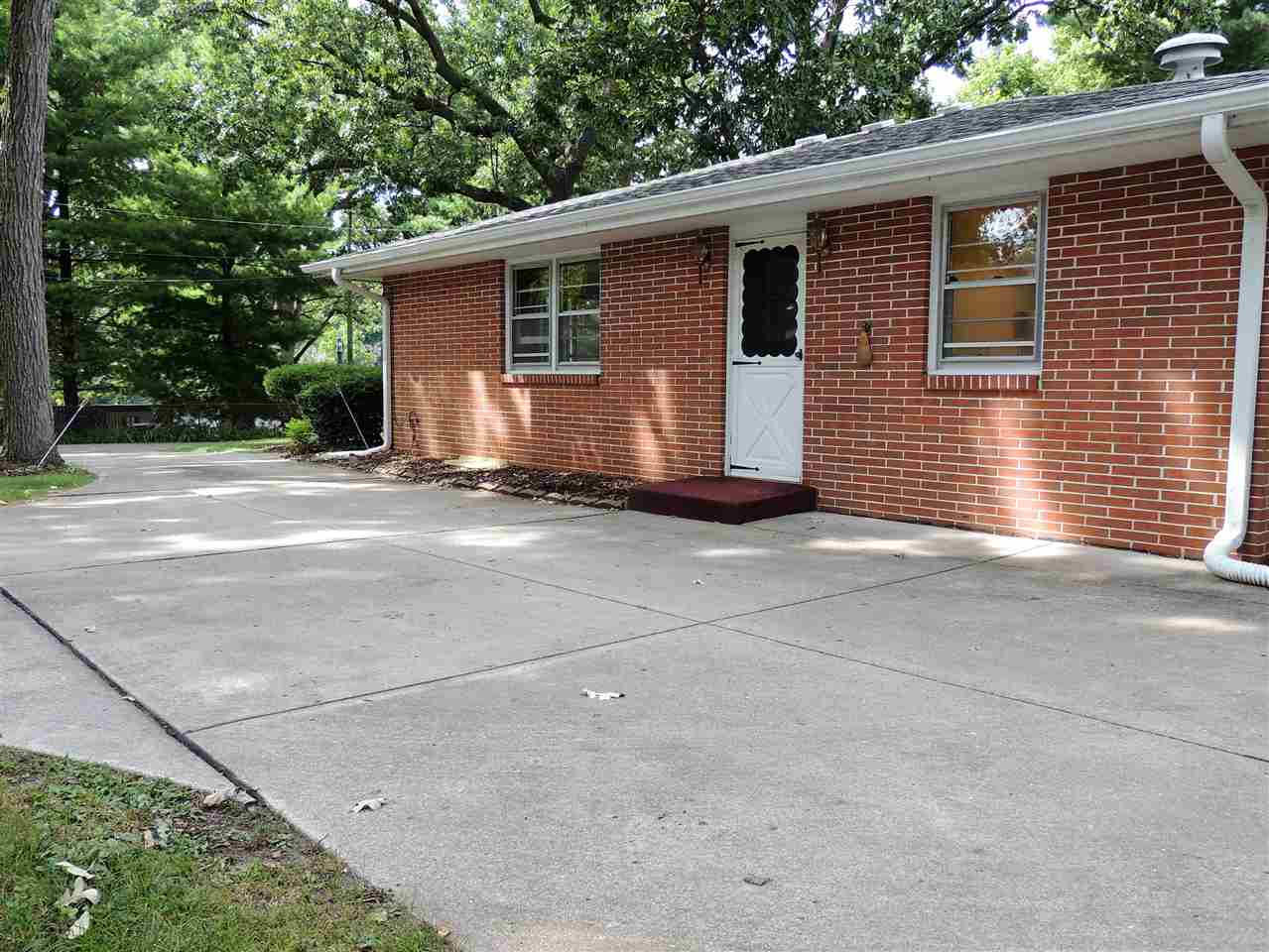6231 Park Ridge Road Loves Park, IL 61111 - Photo 5 of 25 a view of a house with a patio
