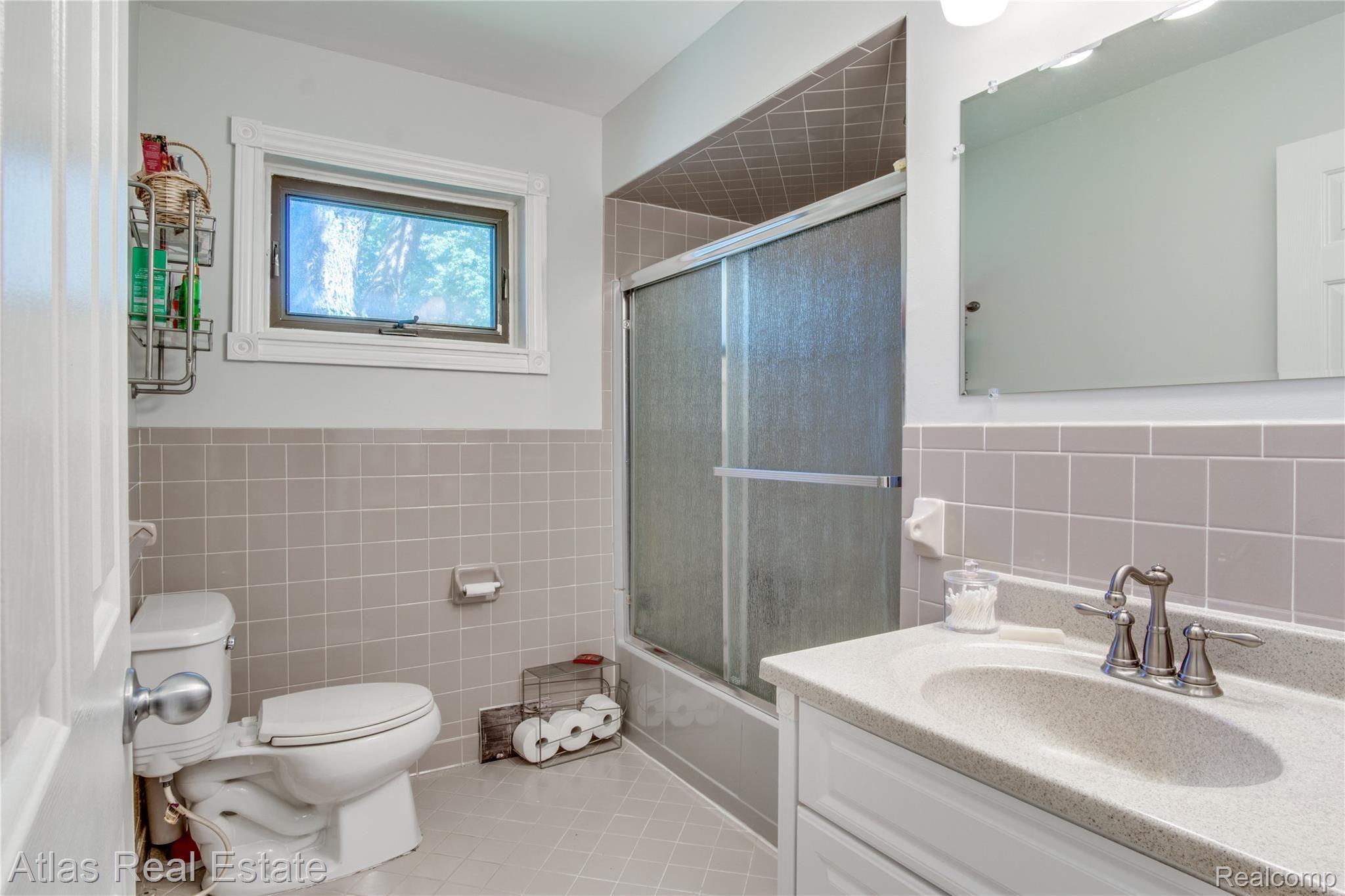 5087 Walker Road Davison, MI 48423 - Photo 36 of 36 Interiors (15 of 26).jpg