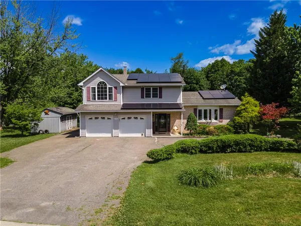 $519,900 | 2153 Valley View Drive South, Saylorsburg, PA 18353