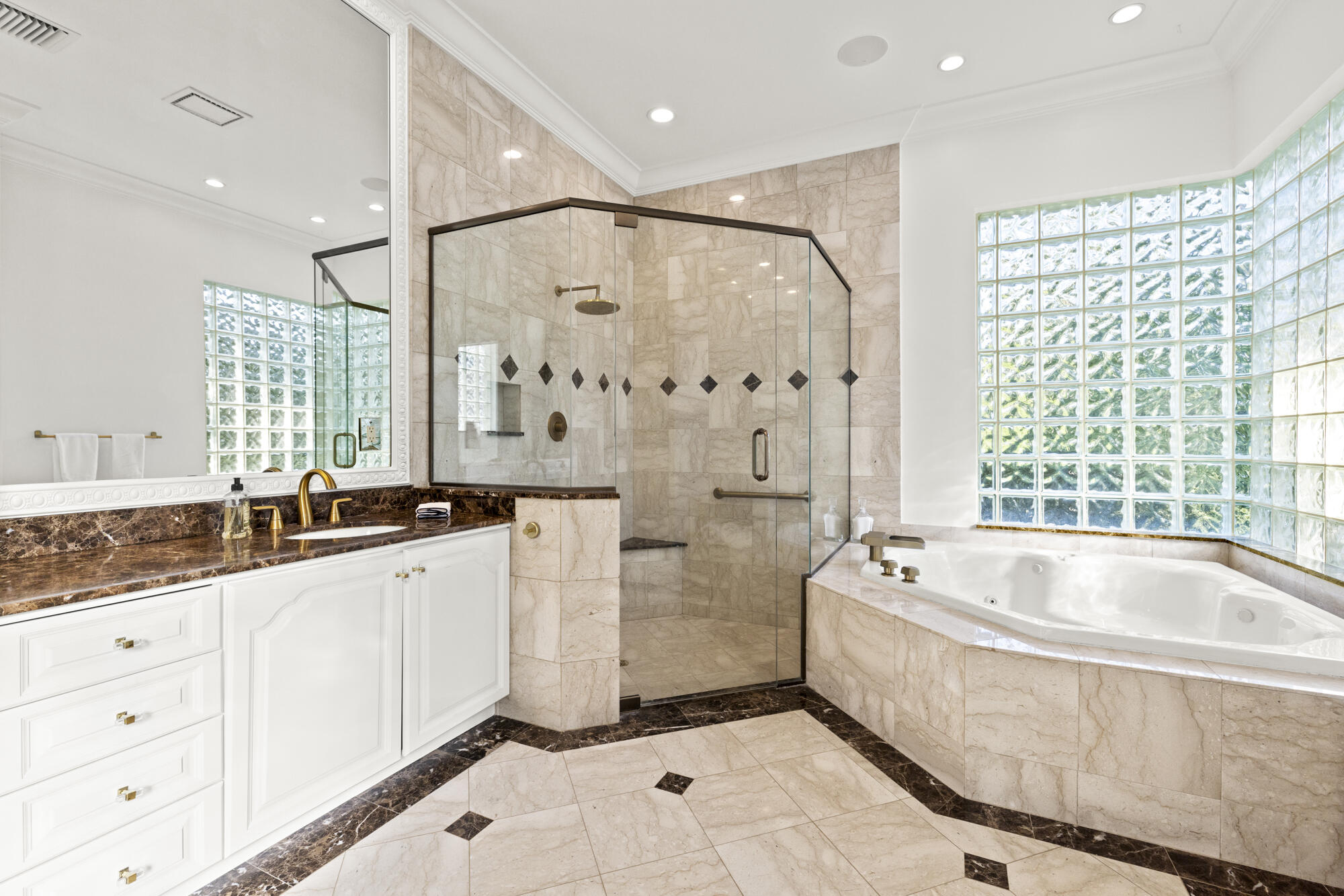 325 Eagle Drive Jupiter, FL 33477 - Photo 19 of 51 Primary Bath