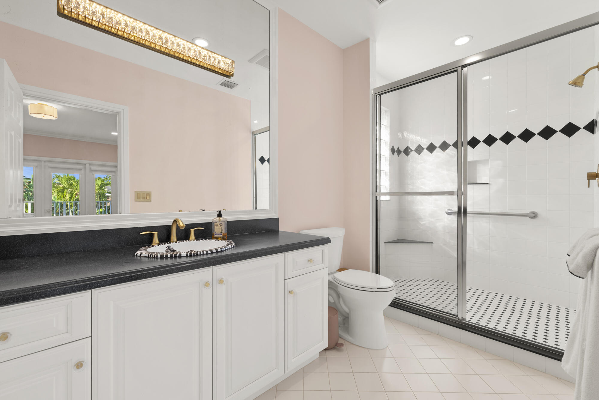 325 Eagle Drive Jupiter, FL 33477 - Photo 23 of 51 Guest Bath 1