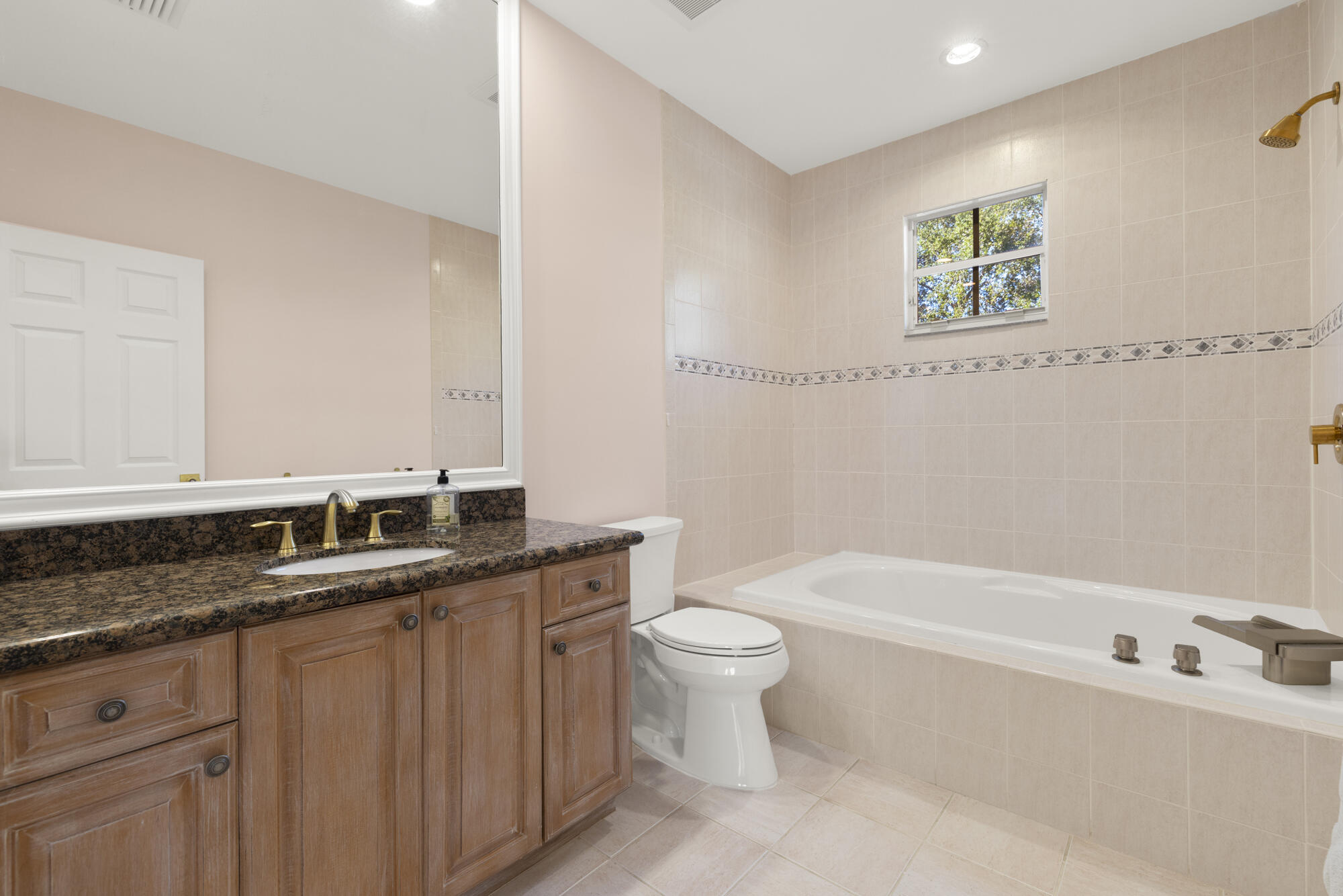 325 Eagle Drive Jupiter, FL 33477 - Photo 25 of 51 Guest Bath 2