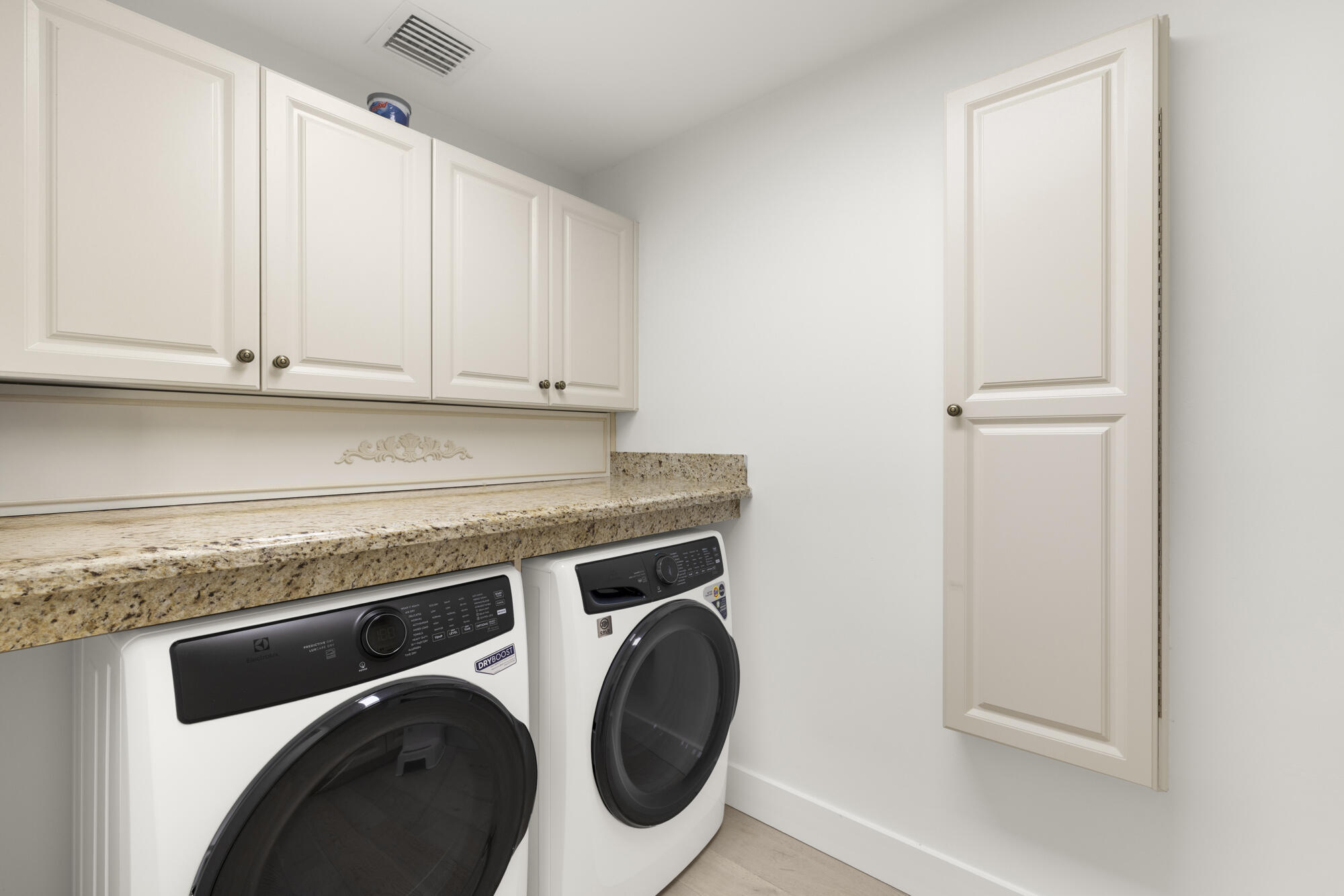 325 Eagle Drive Jupiter, FL 33477 - Photo 34 of 51 Laundry Room