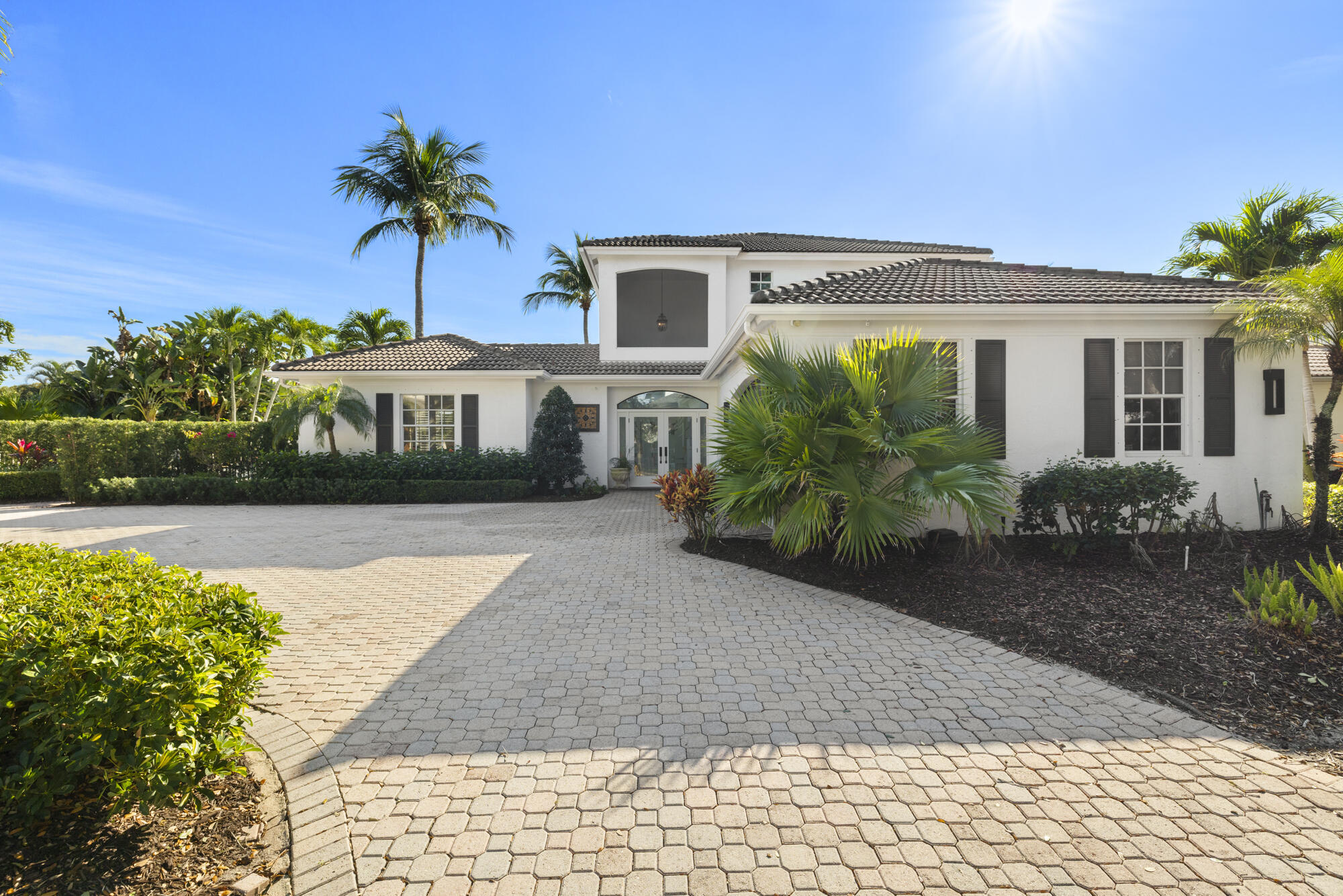 325 Eagle Drive Jupiter, FL 33477 - Photo 4 of 51 Circular Driveway
