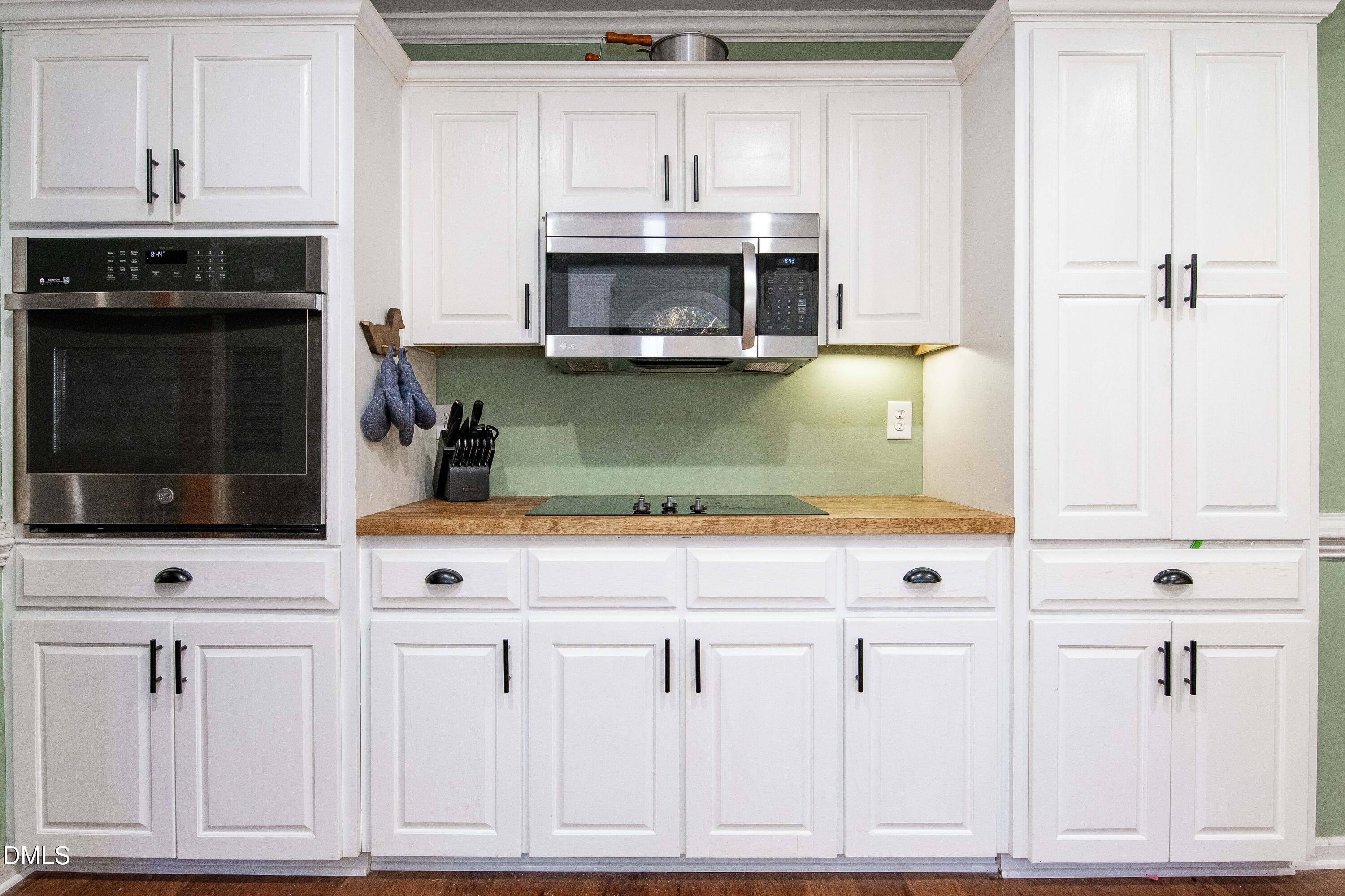 123 Chris Court Garner, NC 27529 - Photo 10 of 24 a stove top oven sitting inside of a kitchen