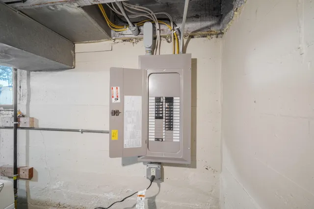 $262,000 | 1047 West Washington Street, West Bend, WI 53095