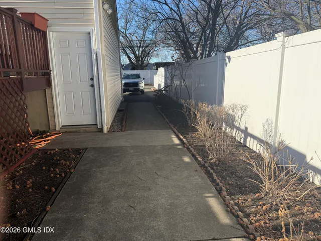 $2,525 | 15 Melrose Avenue, Unit B, Greenwich, CT 06830