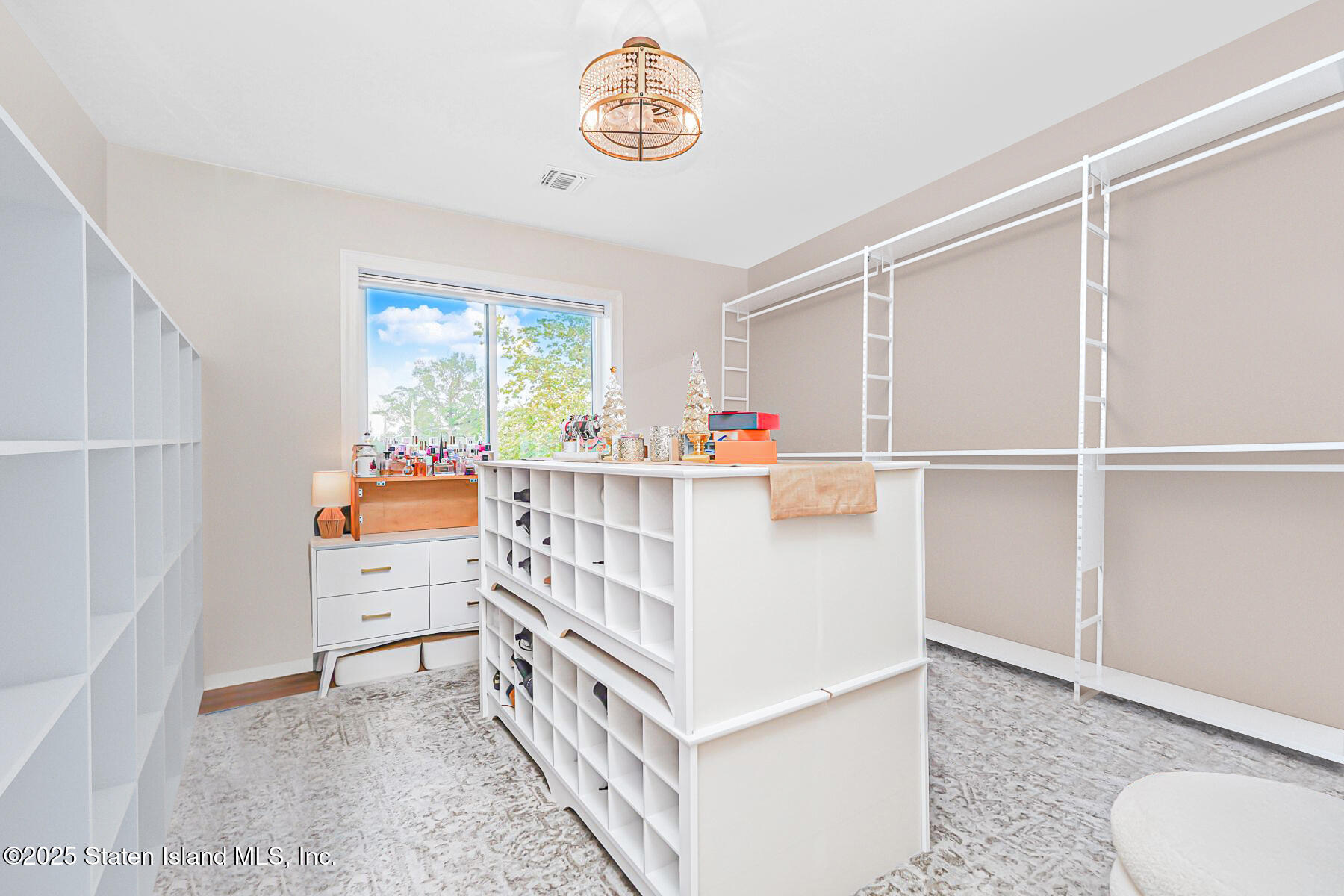 239 Vernon Avenue Staten Island, NY 10309 - Photo 40 of 67 a view of an empty room and workspace